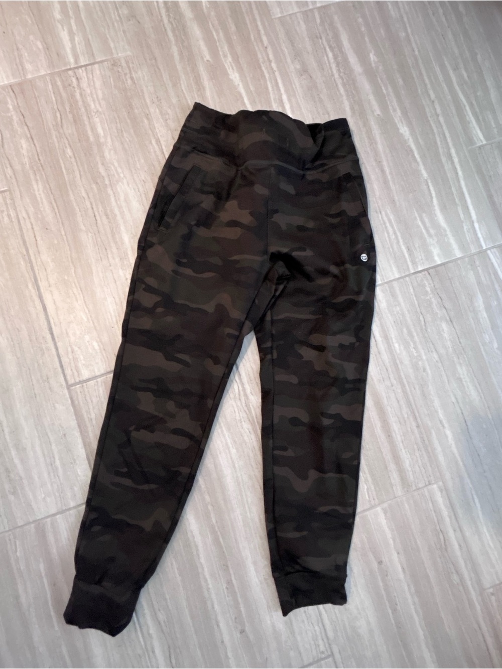 Gradual camo fleece lined joggers sz M